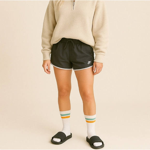 Nike Women’s Track Shorts | 90s Retro Sporty Athleisure Streetwear Vibe Sz M - Picture 10 of 10